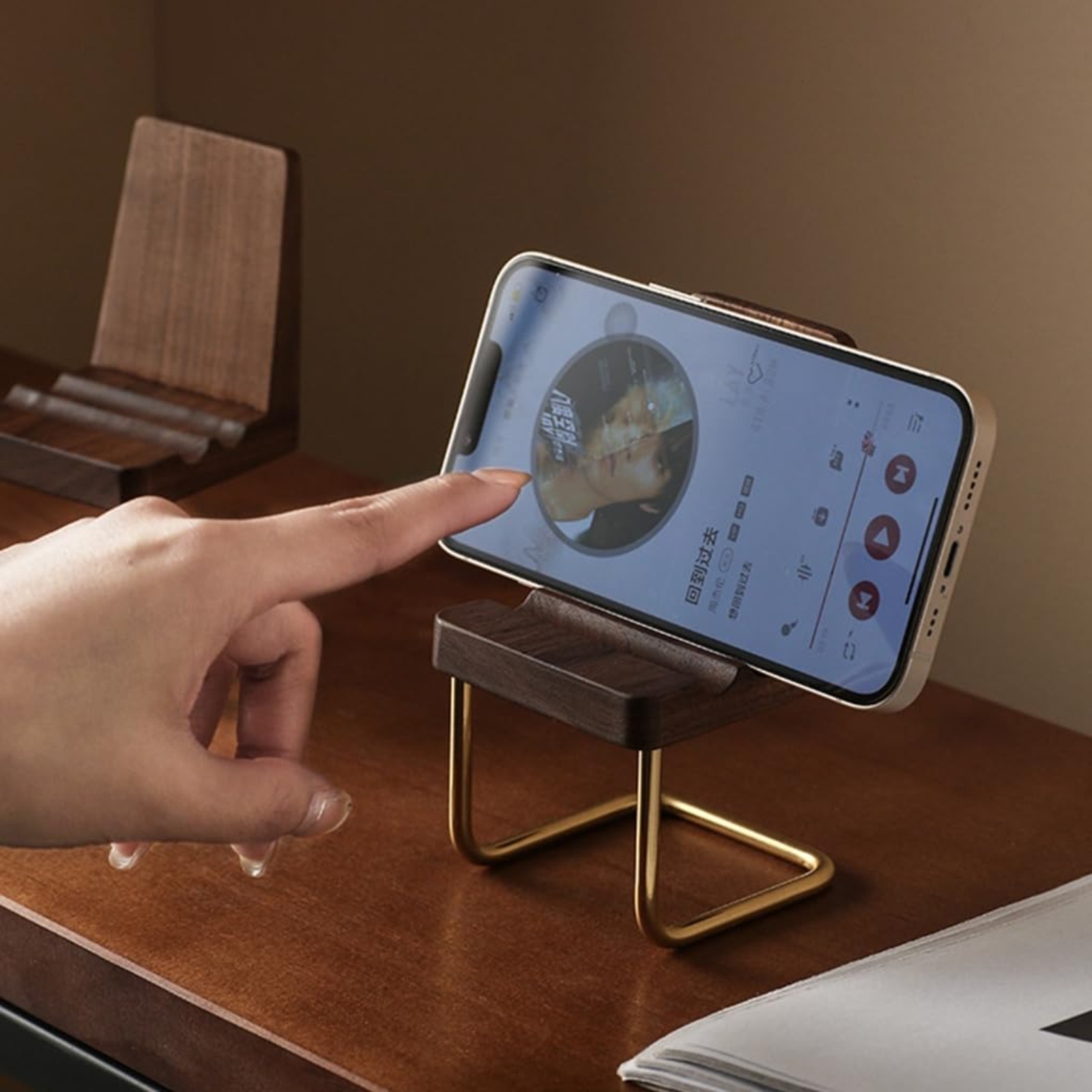 Wooden Phone Stand Walnut Desk - Desk Setup Natural のレビューと価格